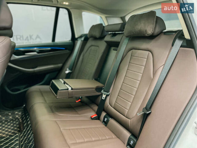 Белый БМВ iX3, объемом двигателя 0 л и пробегом 4 тыс. км за 37100 $, фото 26 на Automoto.ua
