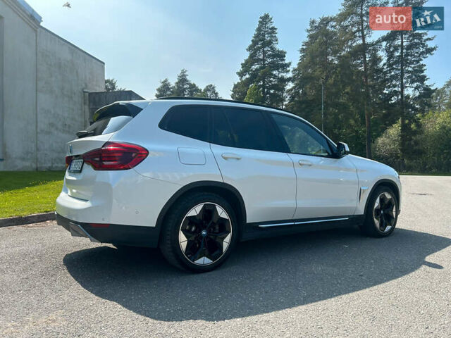 Белый БМВ iX3, объемом двигателя 0 л и пробегом 111 тыс. км за 32500 $, фото 5 на Automoto.ua