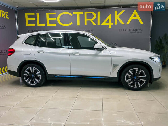 Белый БМВ iX3, объемом двигателя 0 л и пробегом 4 тыс. км за 37100 $, фото 2 на Automoto.ua