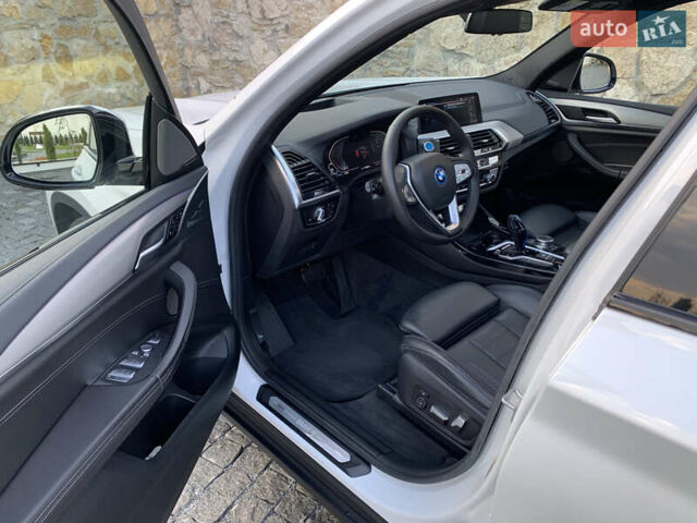 Белый БМВ iX3, объемом двигателя 0 л и пробегом 179 тыс. км за 27500 $, фото 16 на Automoto.ua