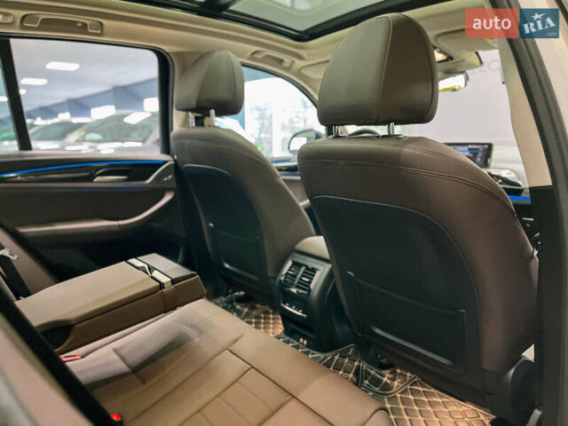 Белый БМВ iX3, объемом двигателя 0 л и пробегом 4 тыс. км за 37100 $, фото 19 на Automoto.ua