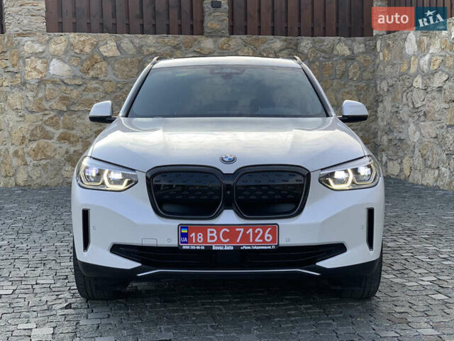 Белый БМВ iX3, объемом двигателя 0 л и пробегом 179 тыс. км за 27500 $, фото 1 на Automoto.ua