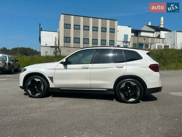 Белый БМВ iX3, объемом двигателя 0 л и пробегом 111 тыс. км за 32500 $, фото 4 на Automoto.ua