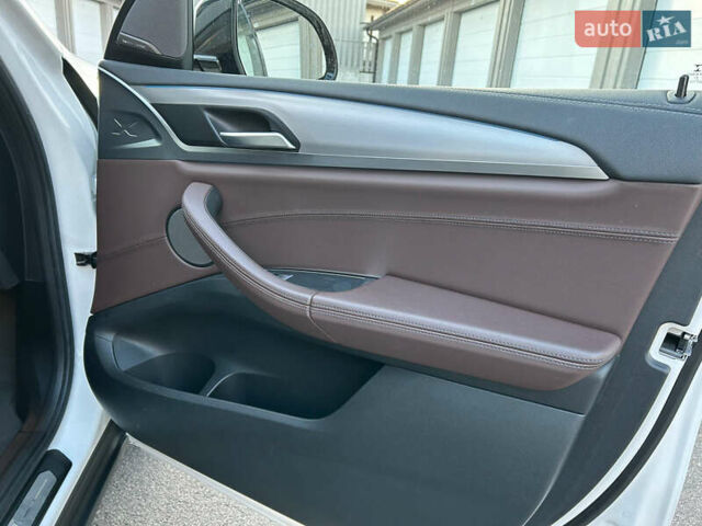 Белый БМВ iX3, объемом двигателя 0 л и пробегом 111 тыс. км за 32500 $, фото 22 на Automoto.ua