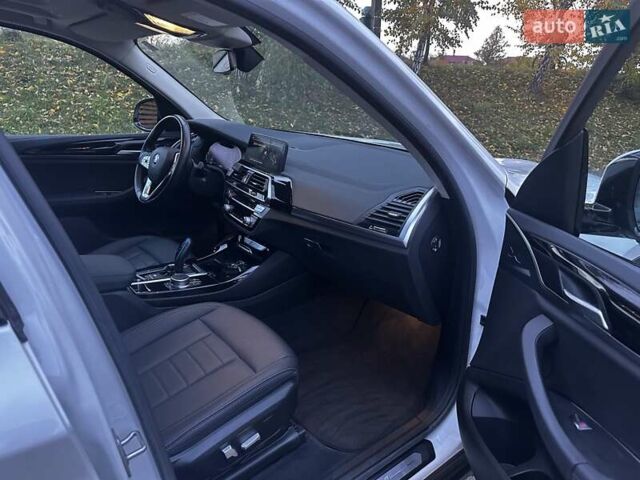 Белый БМВ iX3, объемом двигателя 0 л и пробегом 101 тыс. км за 29500 $, фото 15 на Automoto.ua