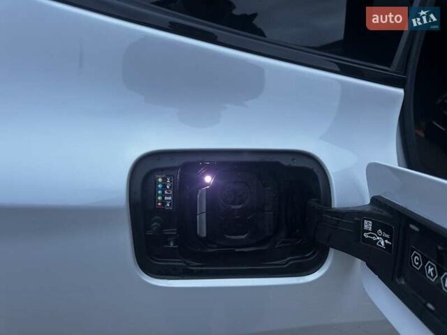 Белый БМВ iX3, объемом двигателя 0 л и пробегом 101 тыс. км за 29500 $, фото 18 на Automoto.ua