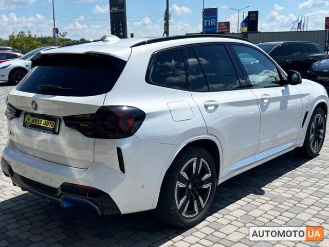 Белый БМВ iX3, объемом двигателя 86 л и пробегом 38 тыс. км за 51500 $, фото 6 на Automoto.ua