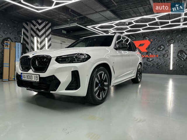 Белый БМВ iX3, объемом двигателя 0 л и пробегом 26 тыс. км за 49990 $, фото 1 на Automoto.ua