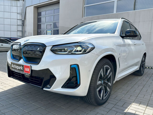 Белый БМВ iX3, объемом двигателя 0 л и пробегом 3 тыс. км за 60990 $, фото 2 на Automoto.ua