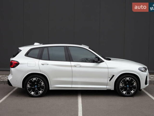 Білий БМВ iX3, об'ємом двигуна 0 л та пробігом 4 тис. км за 39700 $, фото 4 на Automoto.ua