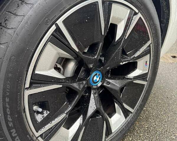 Белый БМВ iX3, объемом двигателя 0 л и пробегом 5 тыс. км за 42000 $, фото 9 на Automoto.ua