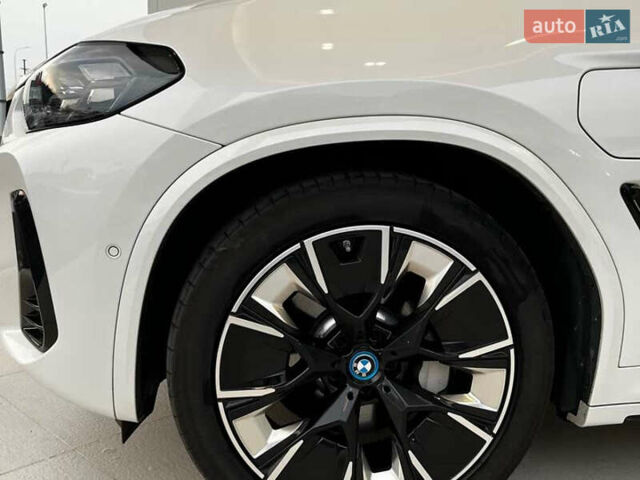 Белый БМВ iX3, объемом двигателя 0 л и пробегом 9 тыс. км за 34200 $, фото 2 на Automoto.ua