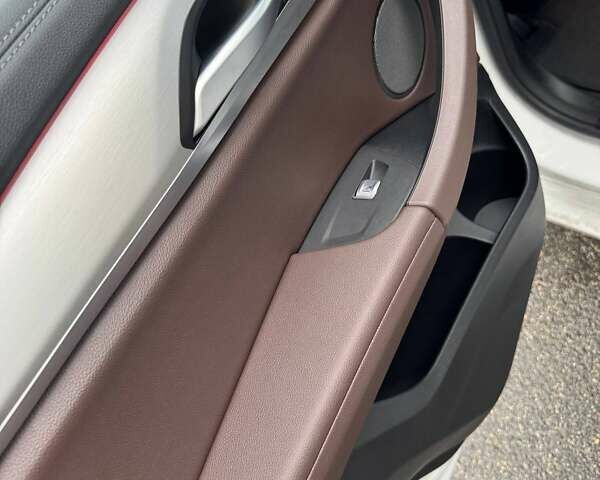 Белый БМВ iX3, объемом двигателя 0 л и пробегом 5 тыс. км за 42000 $, фото 11 на Automoto.ua