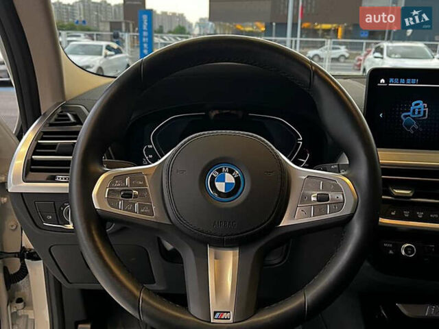 Белый БМВ iX3, объемом двигателя 0 л и пробегом 9 тыс. км за 34200 $, фото 7 на Automoto.ua