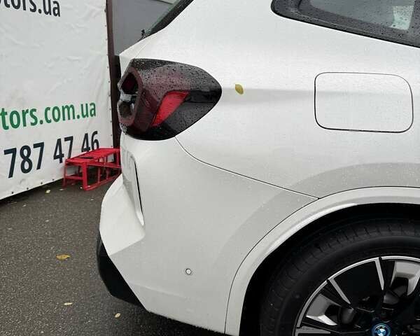 Белый БМВ iX3, объемом двигателя 0 л и пробегом 5 тыс. км за 42000 $, фото 8 на Automoto.ua