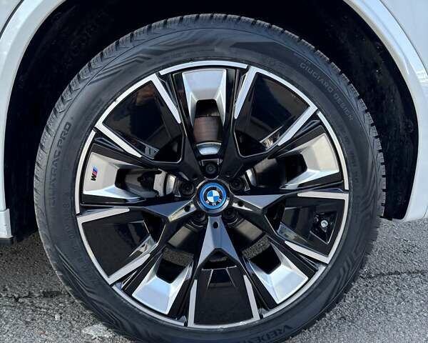 Белый БМВ iX3, объемом двигателя 0 л и пробегом 1 тыс. км за 50500 $, фото 26 на Automoto.ua