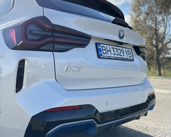 Белый БМВ iX3, объемом двигателя 0 л и пробегом 1 тыс. км за 50500 $, фото 15 на Automoto.ua