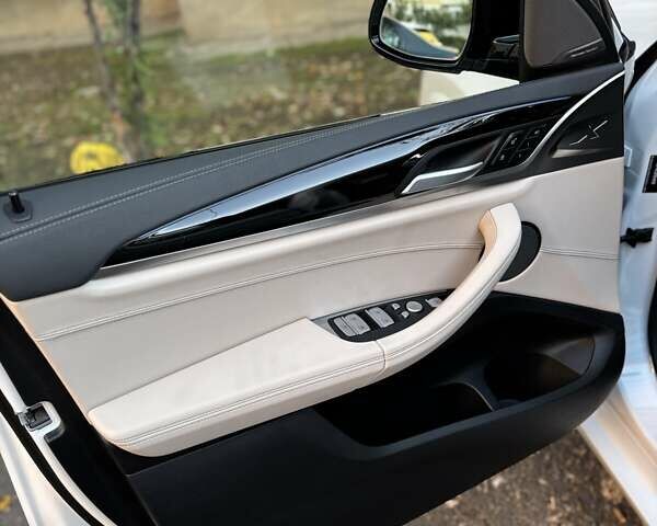 Белый БМВ iX3, объемом двигателя 0 л и пробегом 1 тыс. км за 50500 $, фото 33 на Automoto.ua