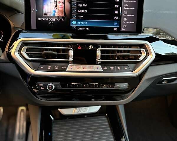 Белый БМВ iX3, объемом двигателя 0 л и пробегом 1 тыс. км за 50500 $, фото 44 на Automoto.ua