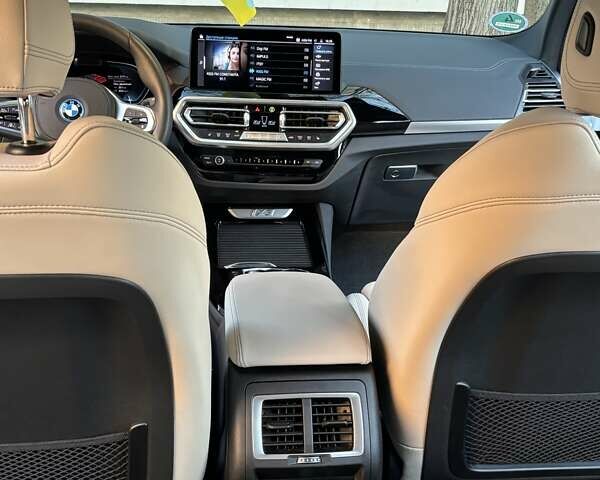 Белый БМВ iX3, объемом двигателя 0 л и пробегом 1 тыс. км за 50500 $, фото 39 на Automoto.ua