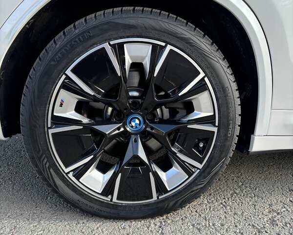 Белый БМВ iX3, объемом двигателя 0 л и пробегом 1 тыс. км за 50500 $, фото 25 на Automoto.ua