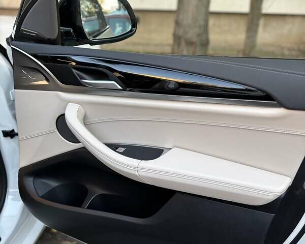 Белый БМВ iX3, объемом двигателя 0 л и пробегом 1 тыс. км за 50500 $, фото 38 на Automoto.ua