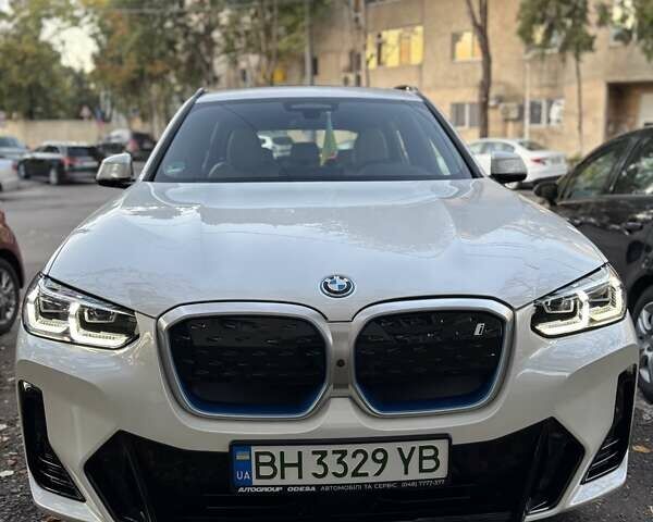 Белый БМВ iX3, объемом двигателя 0 л и пробегом 1 тыс. км за 50500 $, фото 5 на Automoto.ua