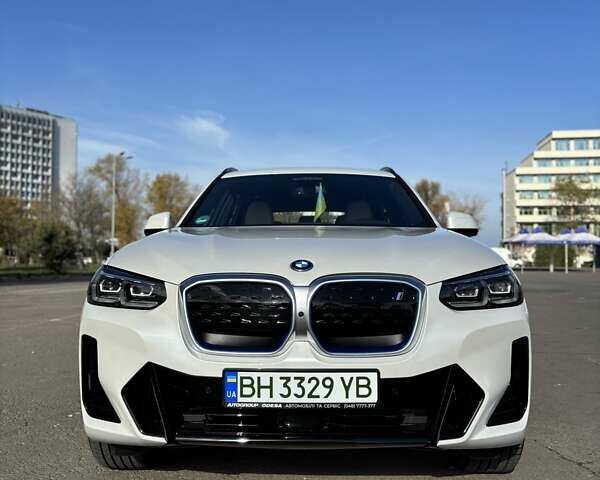 Белый БМВ iX3, объемом двигателя 0 л и пробегом 1 тыс. км за 50500 $, фото 2 на Automoto.ua