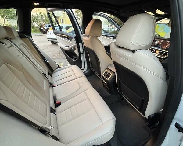 Белый БМВ iX3, объемом двигателя 0 л и пробегом 1 тыс. км за 50500 $, фото 48 на Automoto.ua