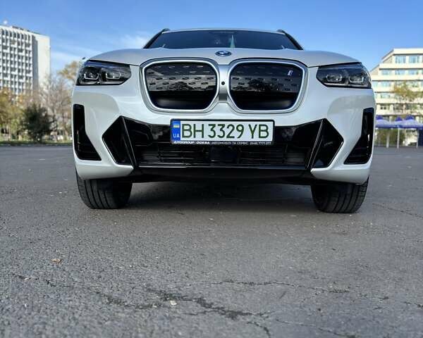 Белый БМВ iX3, объемом двигателя 0 л и пробегом 1 тыс. км за 50500 $, фото 3 на Automoto.ua