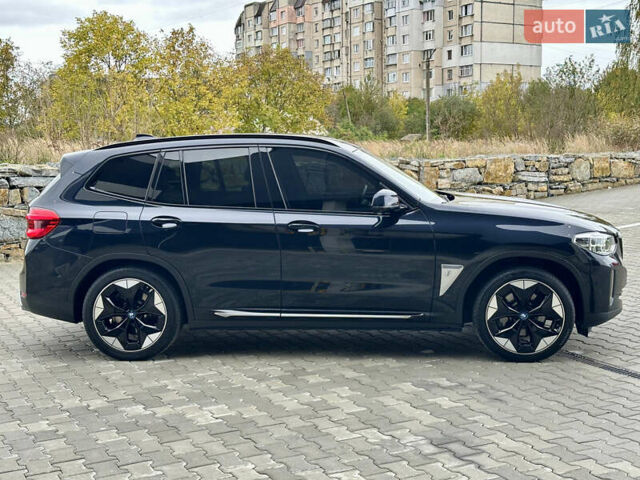 Черный БМВ iX3, объемом двигателя 0 л и пробегом 68 тыс. км за 32900 $, фото 3 на Automoto.ua