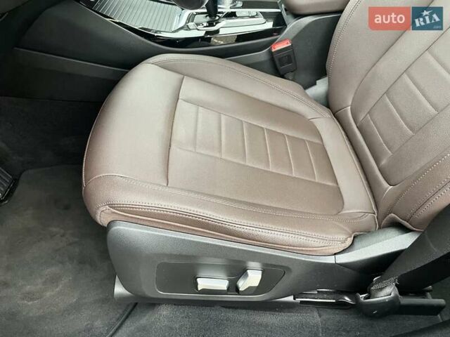 Чорний БМВ iX3, об'ємом двигуна 0 л та пробігом 97 тис. км за 31700 $, фото 19 на Automoto.ua