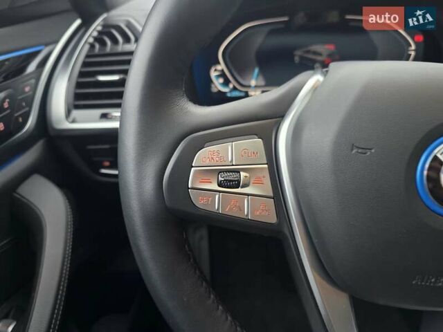 Черный БМВ iX3, объемом двигателя 0 л и пробегом 79 тыс. км за 34999 $, фото 101 на Automoto.ua