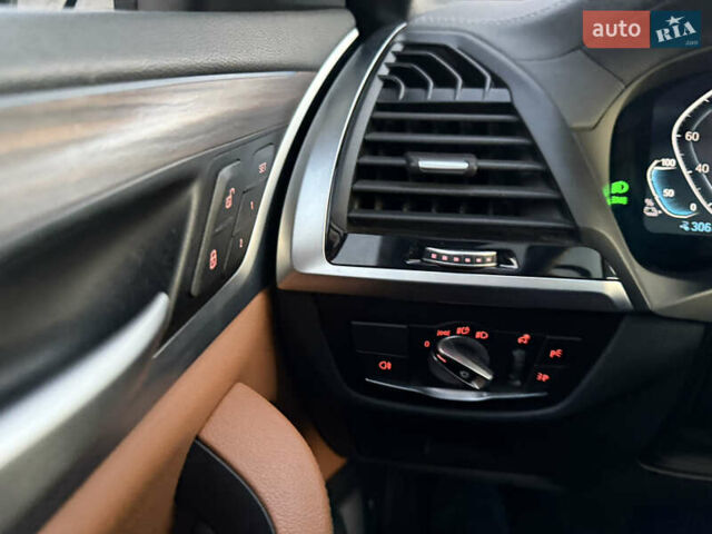 Черный БМВ iX3, объемом двигателя 0 л и пробегом 139 тыс. км за 35200 $, фото 32 на Automoto.ua