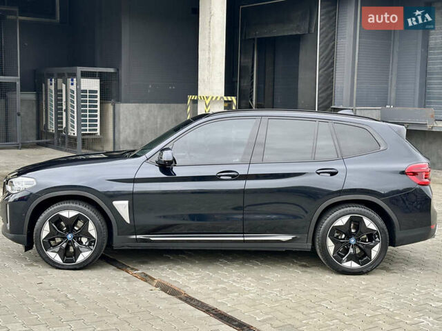 Черный БМВ iX3, объемом двигателя 0 л и пробегом 68 тыс. км за 32900 $, фото 7 на Automoto.ua