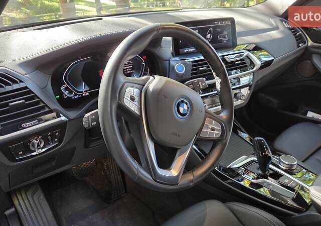 Черный БМВ iX3, объемом двигателя 0 л и пробегом 162 тыс. км за 31999 $, фото 11 на Automoto.ua