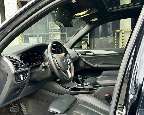 Черный БМВ iX3, объемом двигателя 0 л и пробегом 68 тыс. км за 32900 $, фото 9 на Automoto.ua