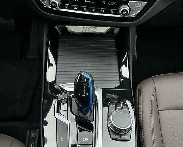 Чорний БМВ iX3, об'ємом двигуна 0 л та пробігом 97 тис. км за 31700 $, фото 60 на Automoto.ua