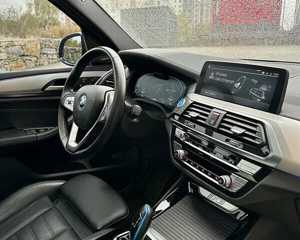 Черный БМВ iX3, объемом двигателя 0 л и пробегом 68 тыс. км за 32900 $, фото 13 на Automoto.ua