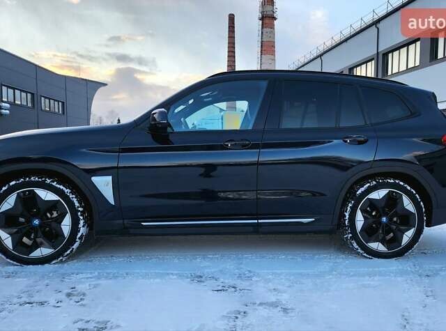 Черный БМВ iX3, объемом двигателя 0 л и пробегом 114 тыс. км за 33600 $, фото 5 на Automoto.ua