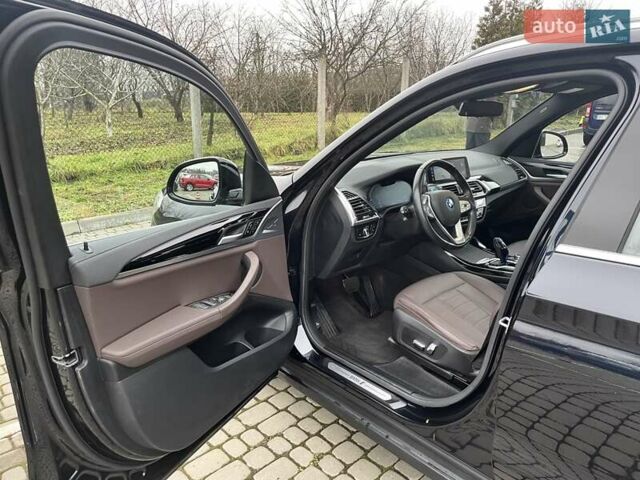 Чорний БМВ iX3, об'ємом двигуна 0 л та пробігом 97 тис. км за 31700 $, фото 15 на Automoto.ua