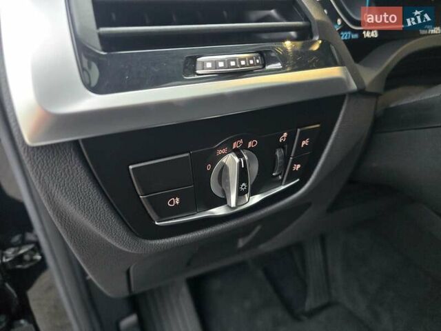 Черный БМВ iX3, объемом двигателя 0 л и пробегом 79 тыс. км за 34999 $, фото 61 на Automoto.ua