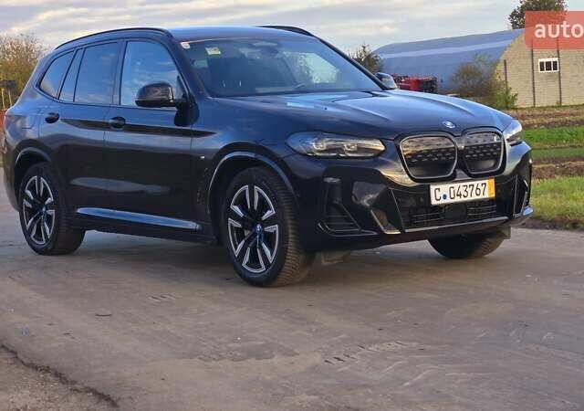 Черный БМВ iX3, объемом двигателя 0 л и пробегом 50 тыс. км за 41850 $, фото 10 на Automoto.ua