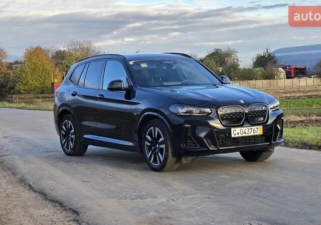 Черный БМВ iX3, объемом двигателя 0 л и пробегом 50 тыс. км за 41850 $, фото 3 на Automoto.ua