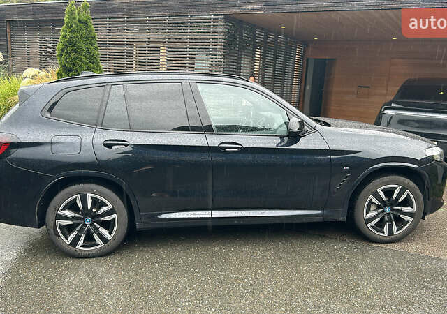 Черный БМВ iX3, объемом двигателя 0 л и пробегом 64 тыс. км за 42850 $, фото 12 на Automoto.ua