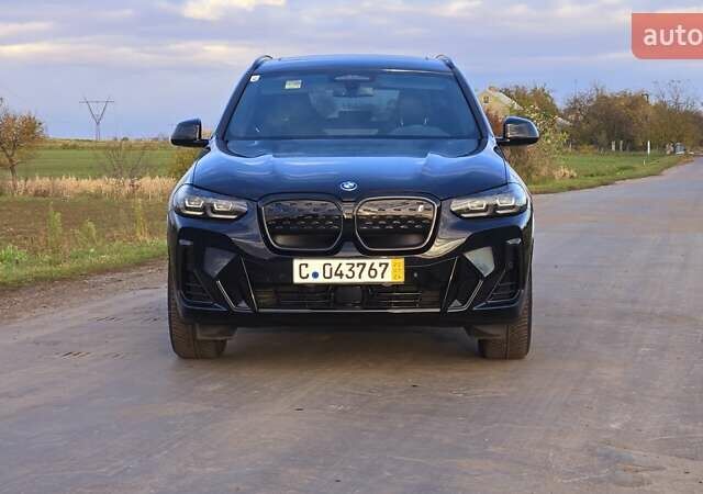 Черный БМВ iX3, объемом двигателя 0 л и пробегом 50 тыс. км за 41850 $, фото 11 на Automoto.ua