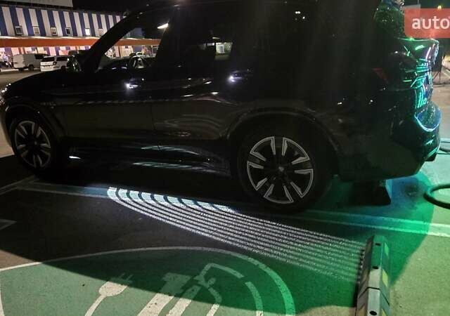 Черный БМВ iX3, объемом двигателя 0 л и пробегом 50 тыс. км за 41850 $, фото 69 на Automoto.ua