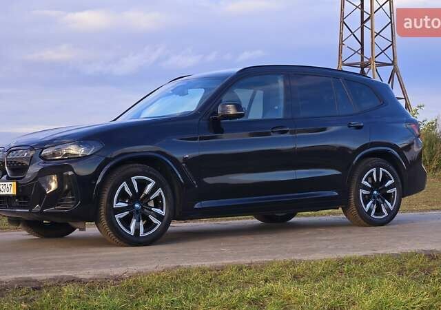 Черный БМВ iX3, объемом двигателя 0 л и пробегом 50 тыс. км за 41850 $, фото 4 на Automoto.ua