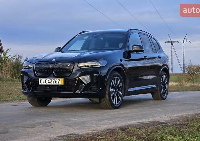 Черный БМВ iX3, объемом двигателя 0 л и пробегом 50 тыс. км за 41850 $, фото 2 на Automoto.ua