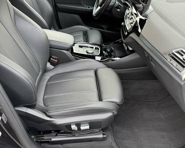 Черный БМВ iX3, объемом двигателя 0 л и пробегом 54 тыс. км за 39500 $, фото 9 на Automoto.ua